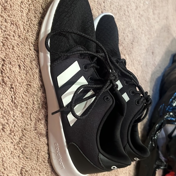 Adidas cloudfoam (LIKE NEW) - Picture 5 of 6